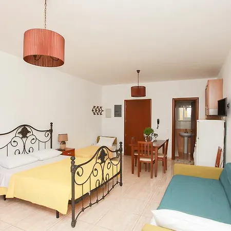 Kallisti Apartment *